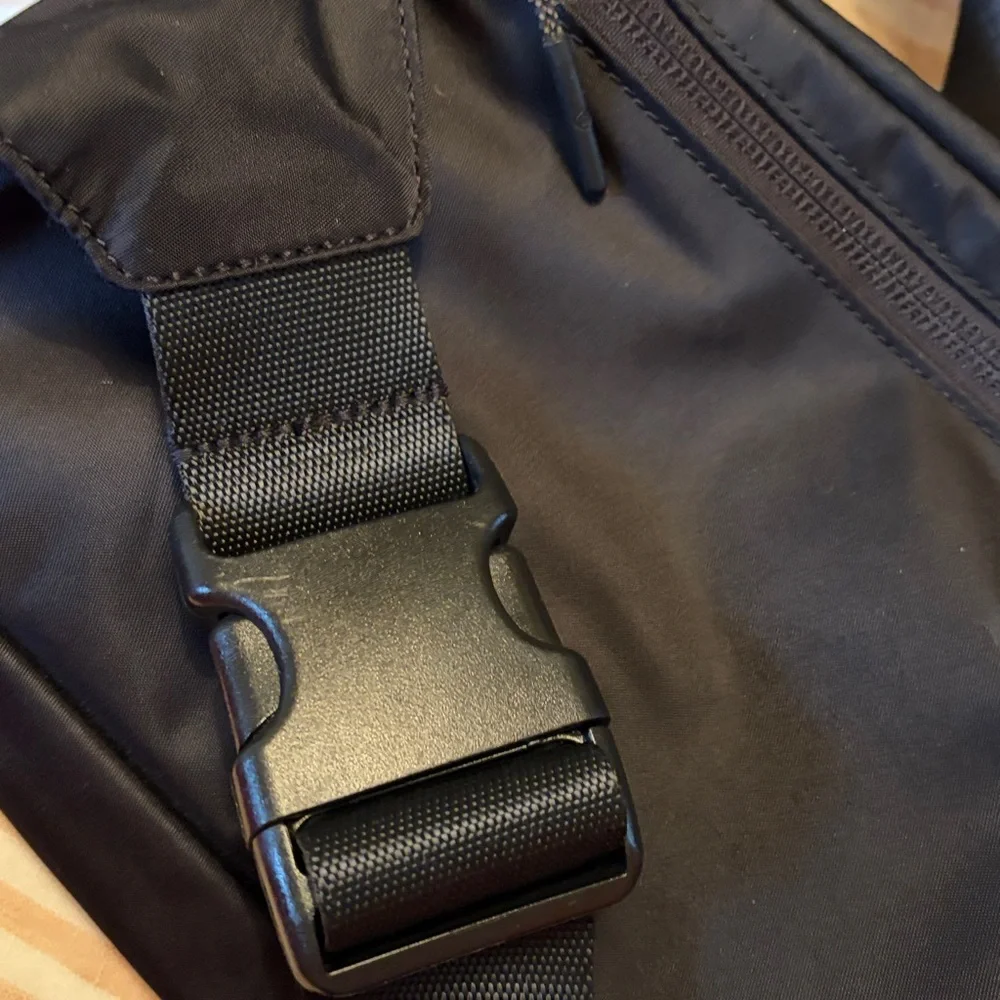 lululemon athletica Black Everywhere Belt Bag - Picture 6 of 6